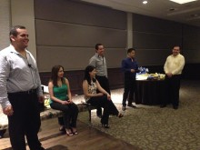 Equipo de Dialogo en la Oscuridad Monterrey escuchando las experiencias de los participantes